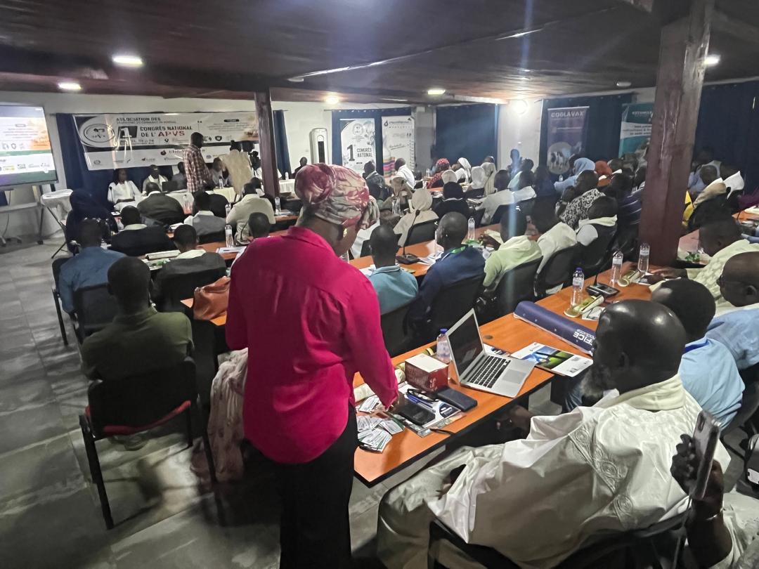 Participants réunis dans la salle du premier Congrès national de l’APVS